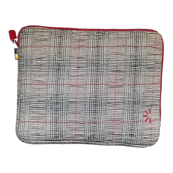 Case Logic Plaid Neoprene Lined iPad Sleeve 11" x 9" - Picture 5 of 5